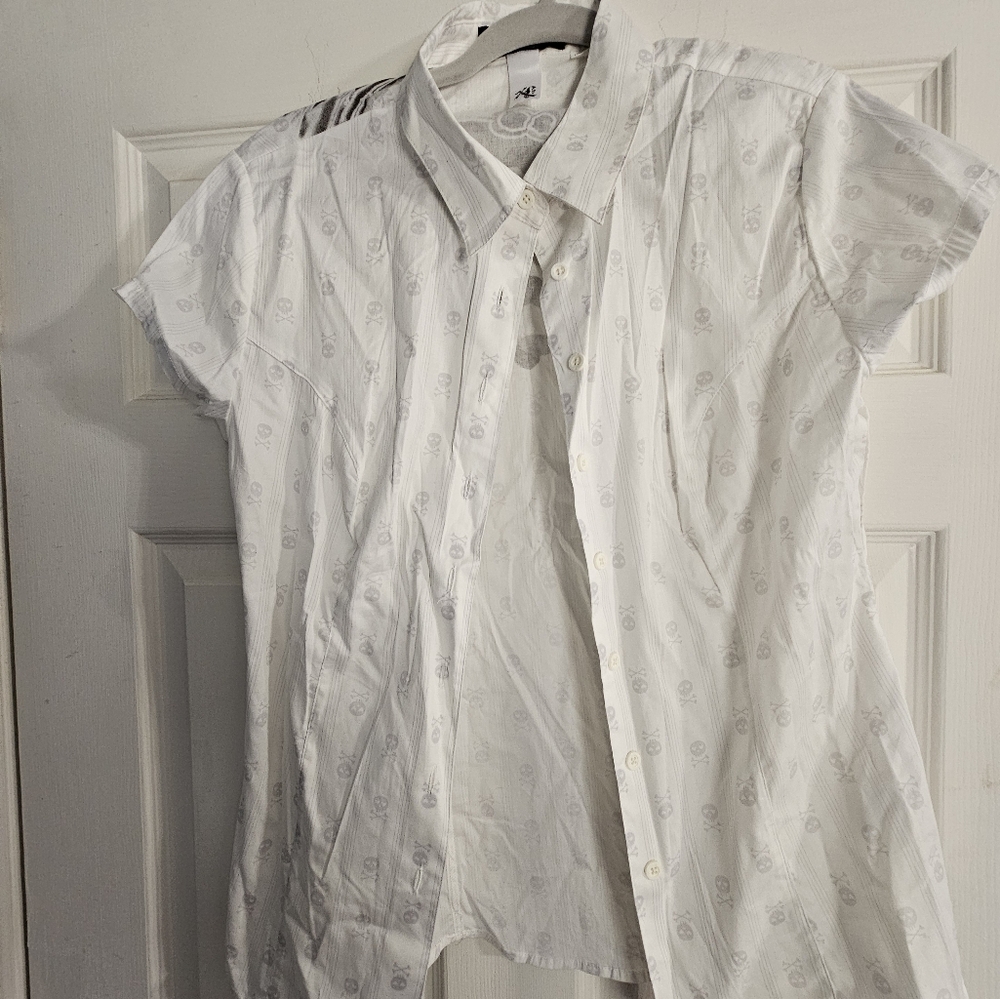 Abby skull shirt